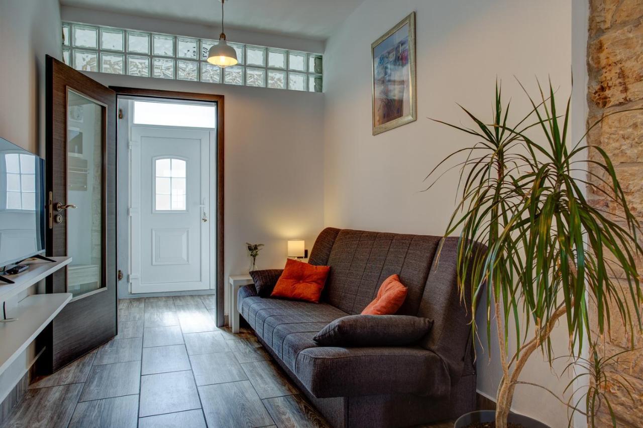 Apartment Laura With Terrace Vodnjan Eksteriør billede